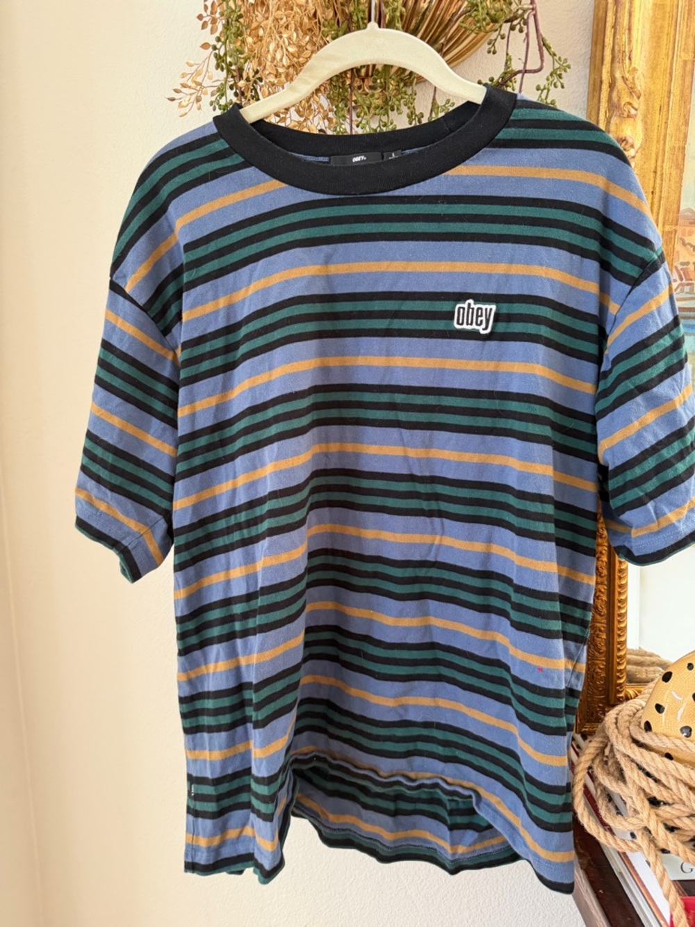 Obey T shirt size L